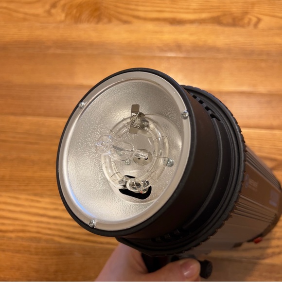 Neewer N-300W Photography Strobe - Picture 3 of 6